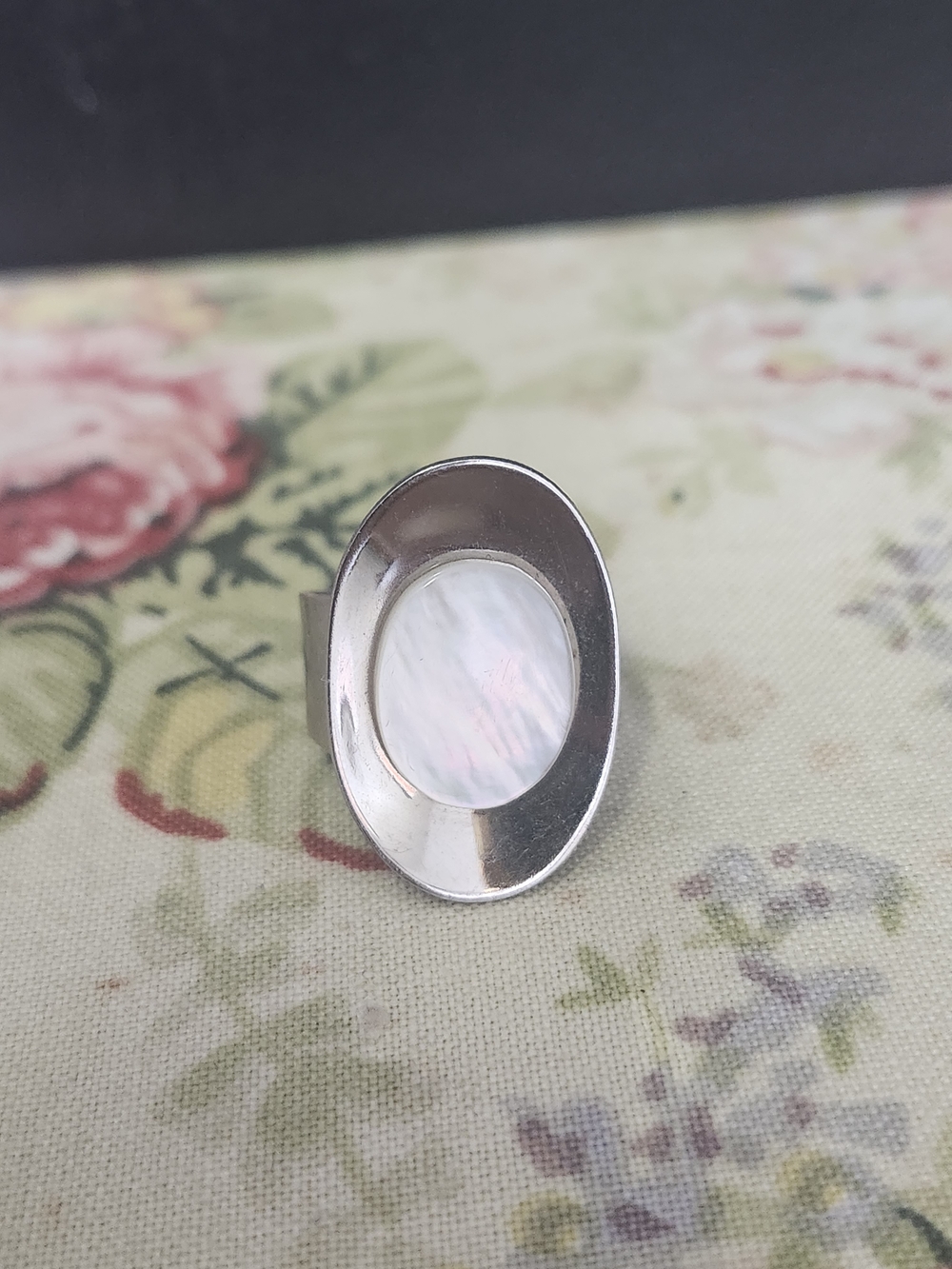 Silver Oval Mother-of-Pearl Statement Ring - White Sz8 Adjustable